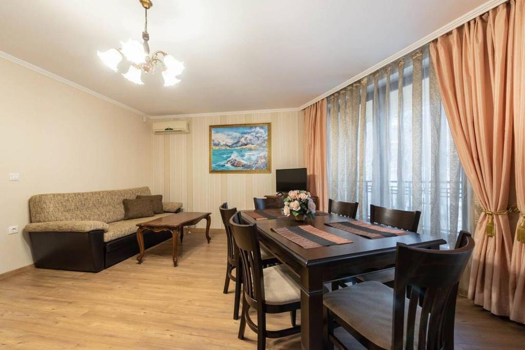 Vazov Residence , Two Bedroom Top Centre Apartment Várna Kültér fotó