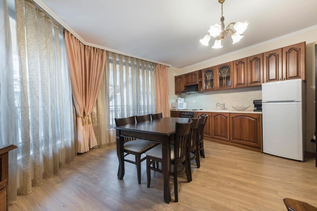 Vazov Residence , Two Bedroom Top Centre Apartment Várna Kültér fotó