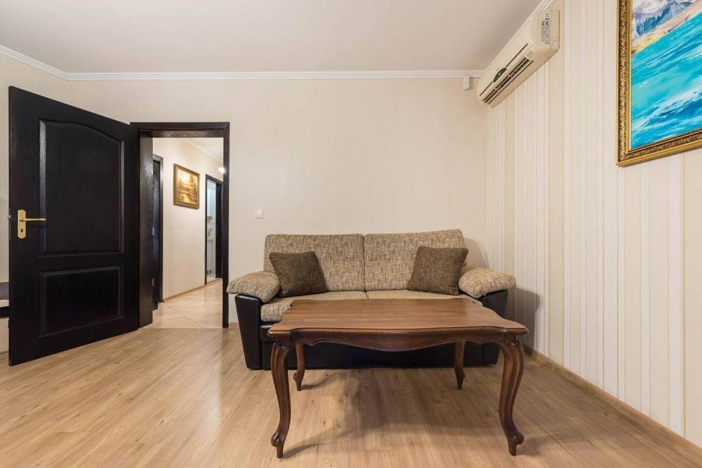 Vazov Residence , Two Bedroom Top Centre Apartment Várna Kültér fotó